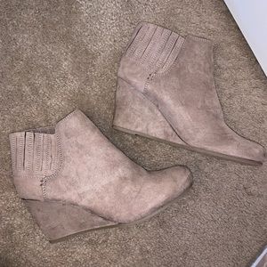 DV Booties brand new - size 8!